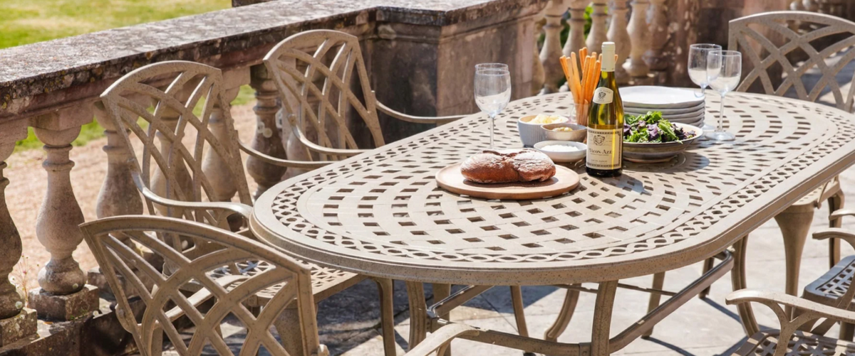 Warum Sandstein 2026 die Must-Have-Farbe für Ihr Terrassentischset ist
