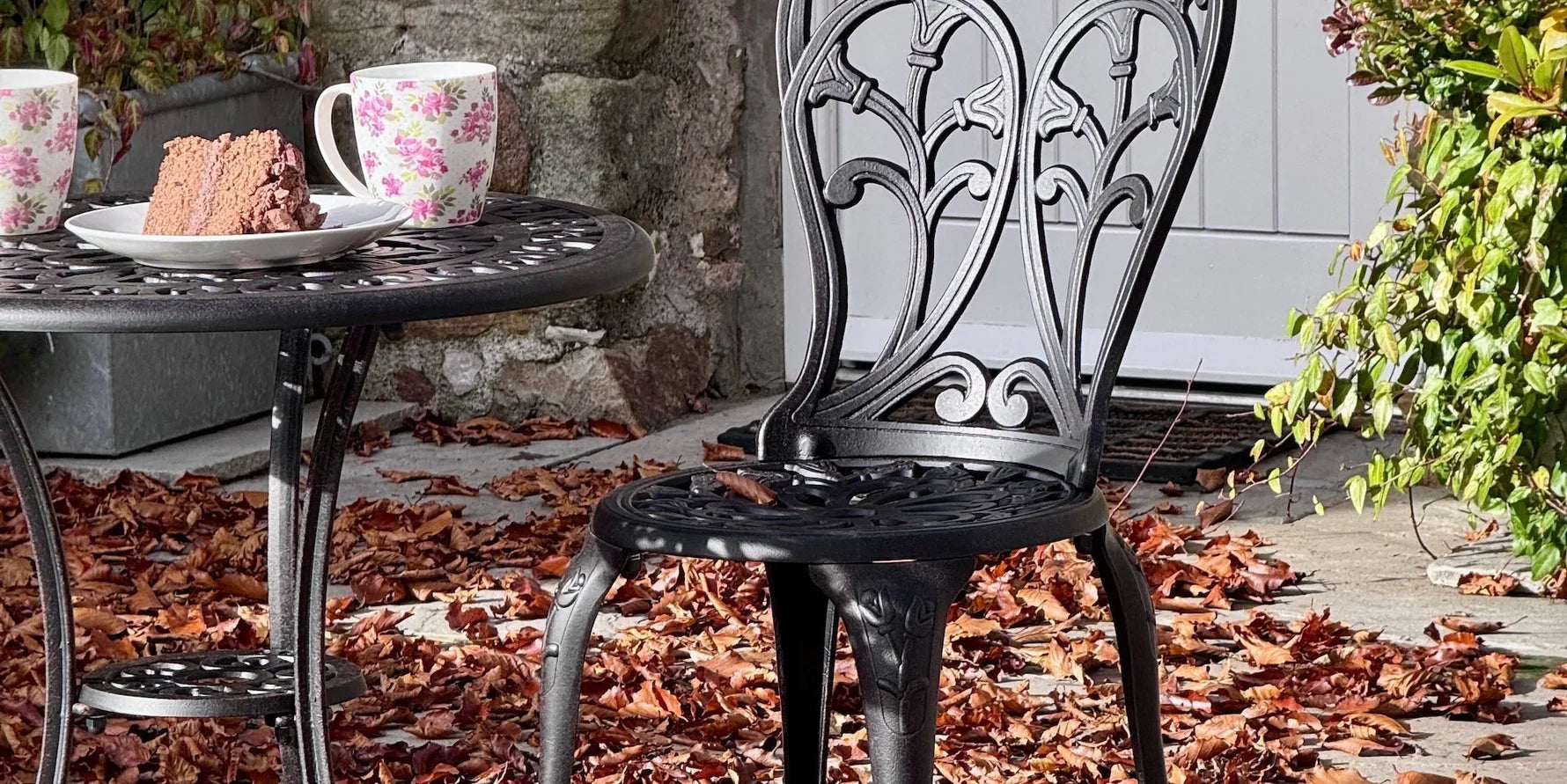 Tuinmeubeltips voor kleine tuinen: ideeën voor de indeling, bistrosets en tweezitters