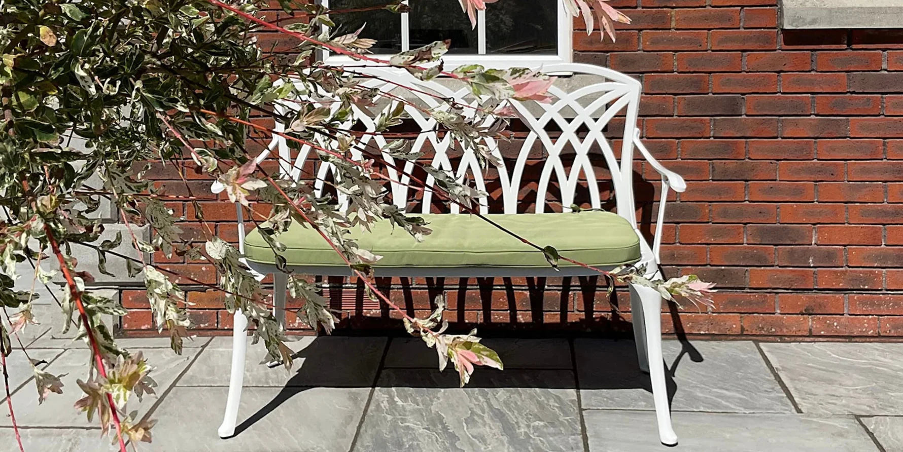 Klaar voor de lente: tuinbankjes, bistrosets en meer