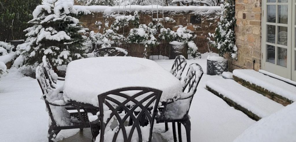 Welke materialen voor tuinmeubelen zijn bestand tegen slecht weer?