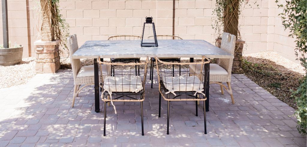 Wie viel Platz braucht man für einen Gartentisch? Tipps zur Planung