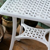 Voorvertoning: White_Sandra_Side_Table_Cast_Aluminium_Garden_Furniture_5